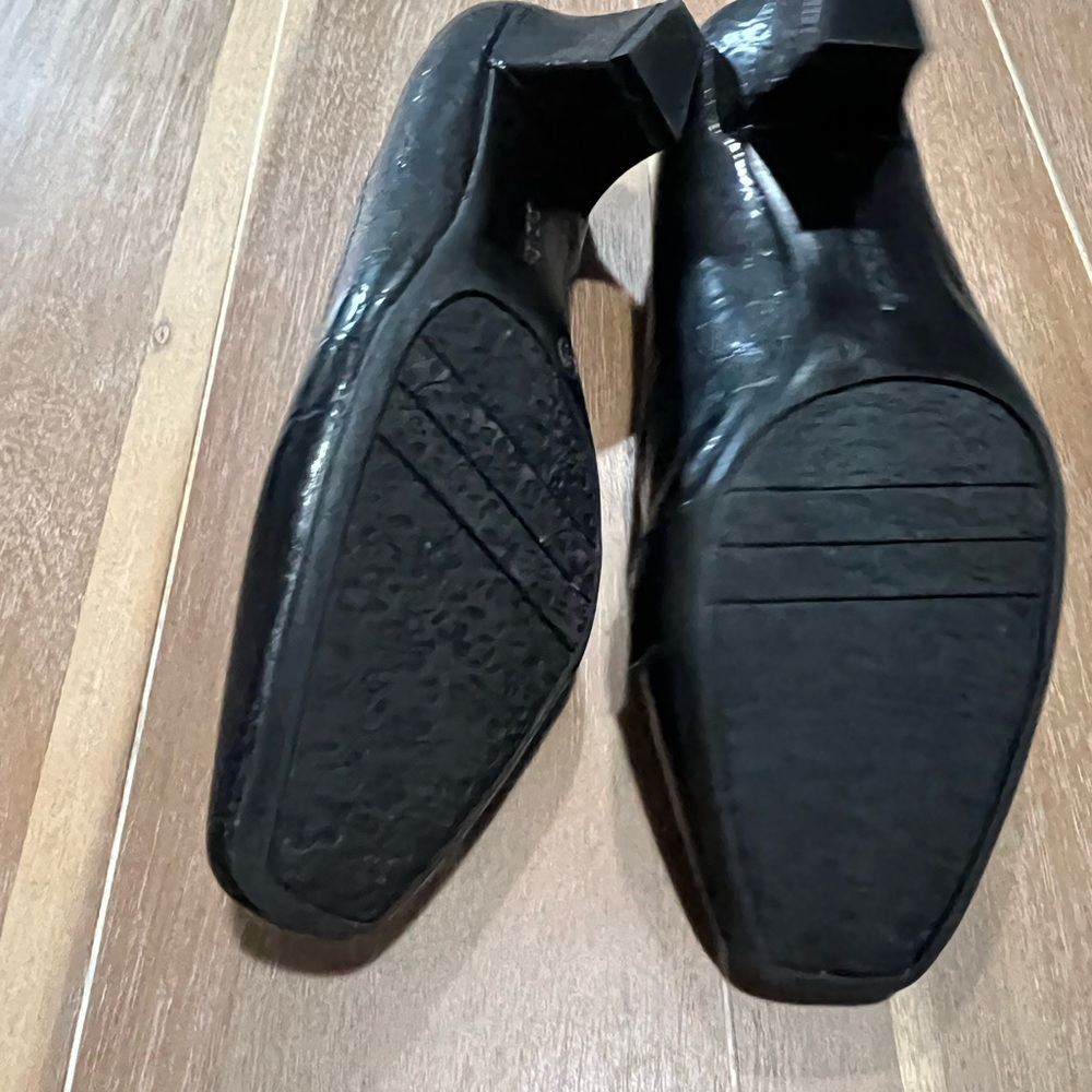 George Heels - Picture 4 of 5